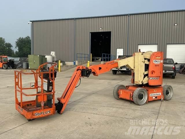 JLG E3000AJP Articulated boom lifts