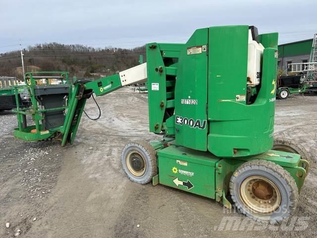 JLG E300AJ Articulated boom lifts