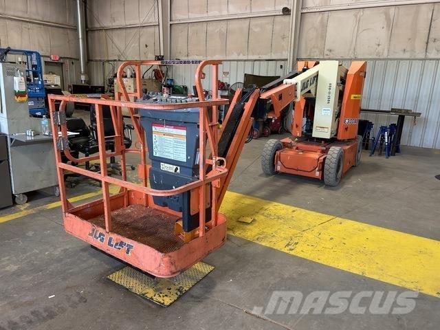 JLG E300AJP Articulated boom lifts
