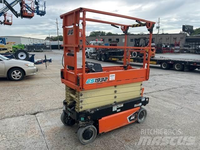 JLG ES1932-LC Scissor lifts