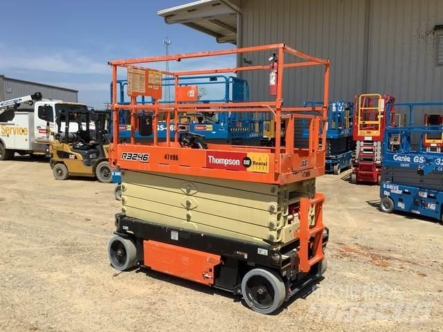 JLG R3246 Scissor lifts