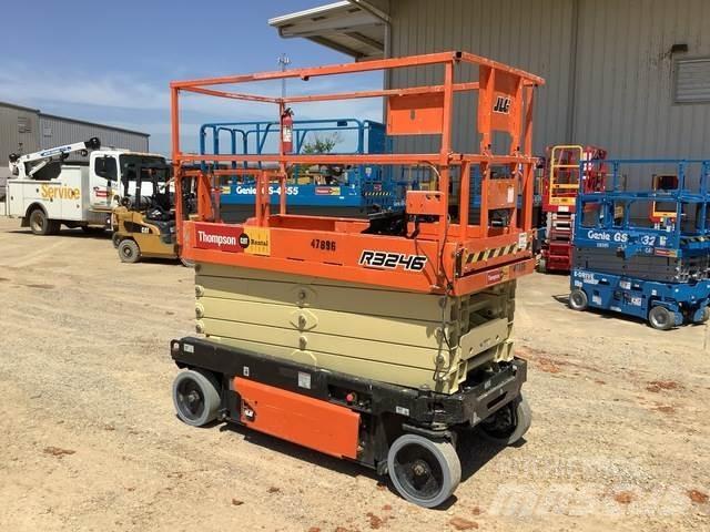 JLG R3246 Scissor lifts