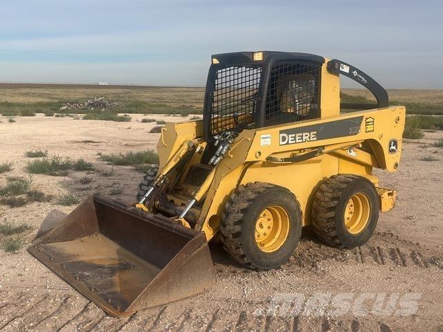 John Deere 325 Skid steer loaders