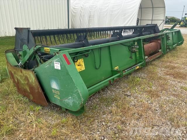 John Deere 925 Combine harvester heads