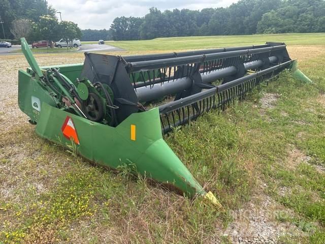 John Deere 925 Combine harvester heads