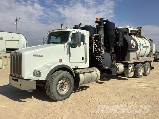 Kenworth T800 Crawler excavators