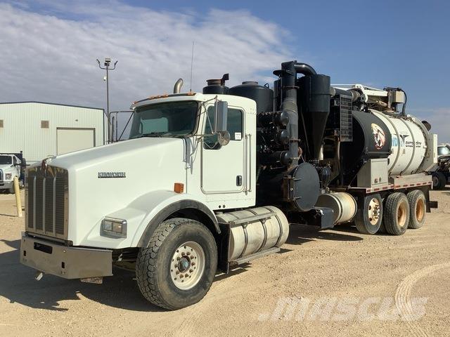 Kenworth T800 Crawler excavators