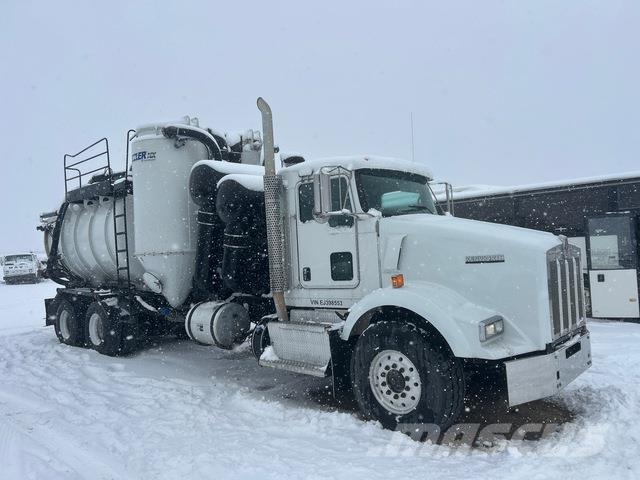 Kenworth T800 Crawler excavators