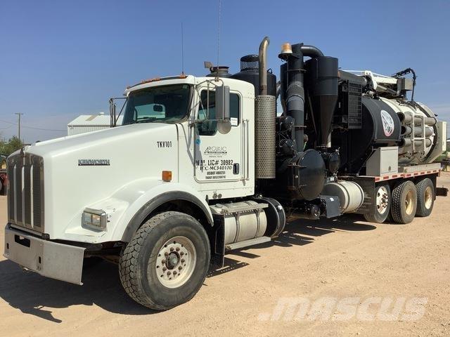 Kenworth T880 Crawler excavators