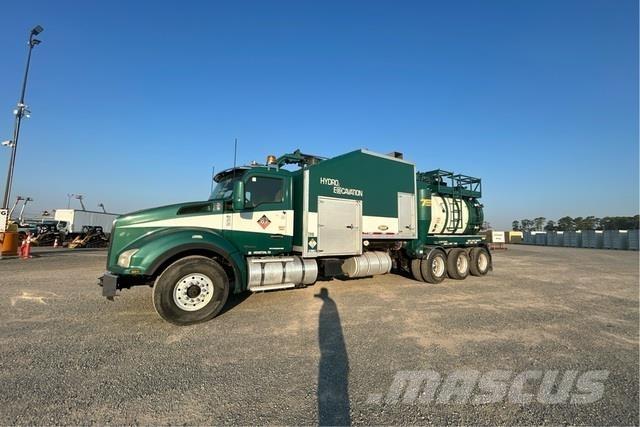 Kenworth T880 Crawler excavators