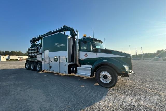 Kenworth T880 Crawler excavators