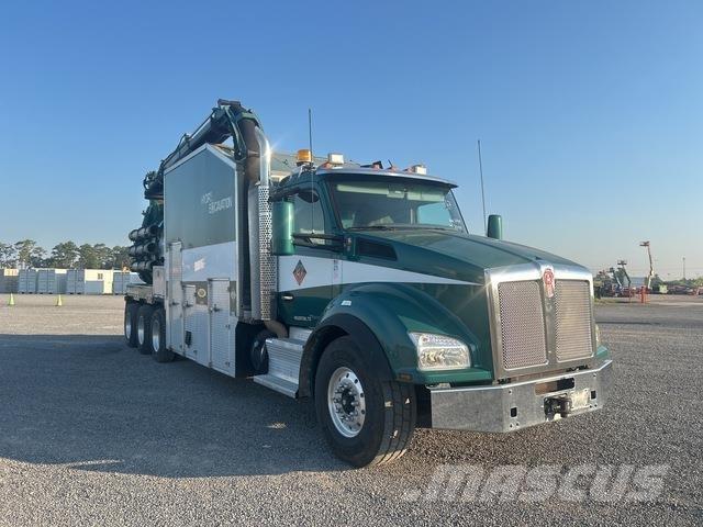 Kenworth T880 Crawler excavators