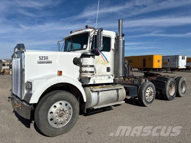 Kenworth W900B Prime Movers