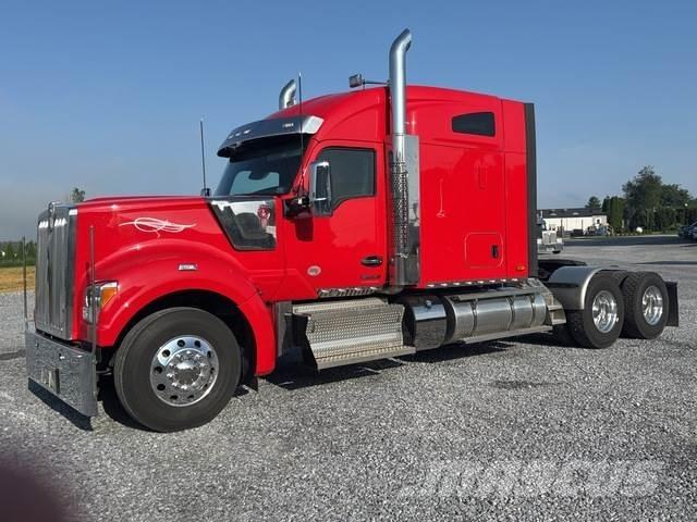 Kenworth W990 Prime Movers