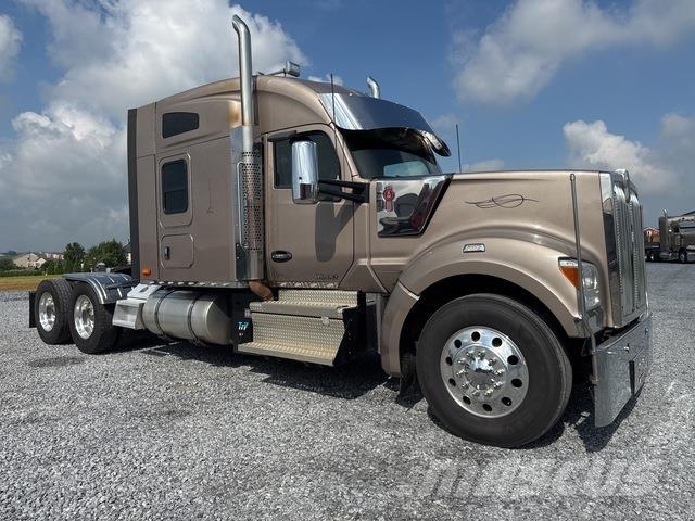 Kenworth W990 Prime Movers
