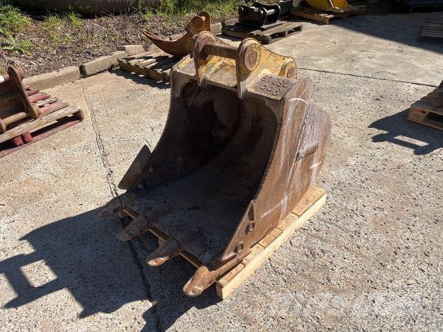Komatsu  Buckets