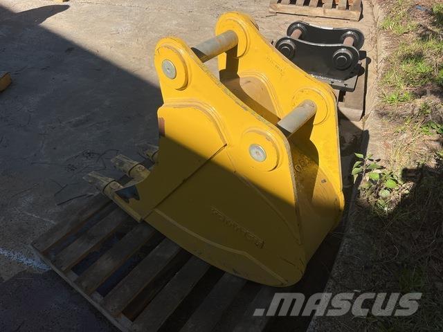 Komatsu  Buckets