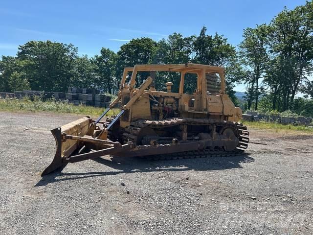 Komatsu D65P-8 Crawler dozers
