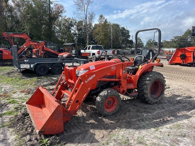 Kubota L3301DT Compact tractors