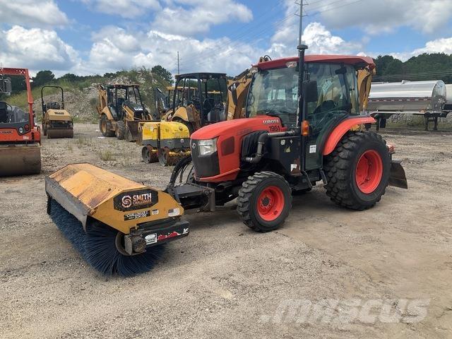 Kubota L5460 Indoor sweepers