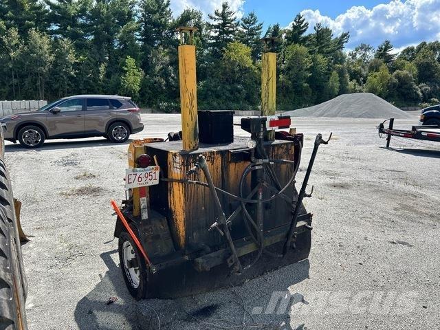 LeeBoy L250T Material transport vehicles