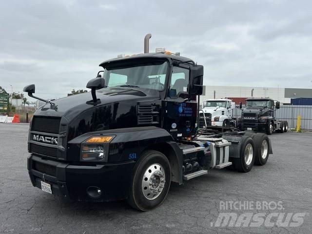 Mack AN64T Prime Movers