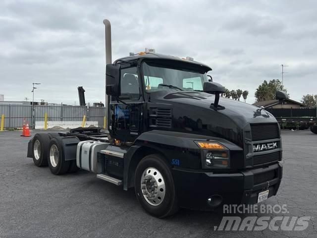 Mack AN64T Prime Movers