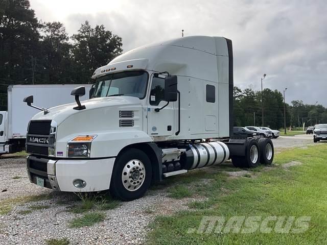 Mack AN64T Prime Movers