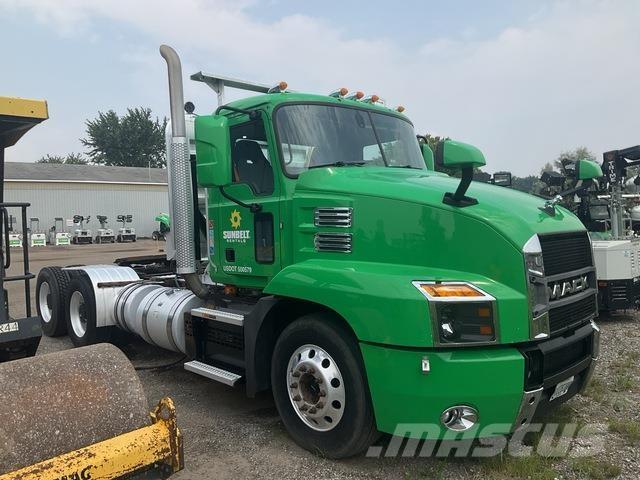 Mack AN64T Prime Movers