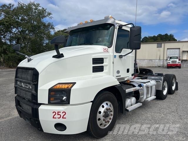 Mack AN64T Prime Movers