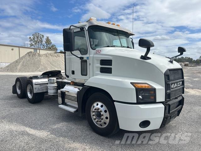 Mack AN64T Prime Movers