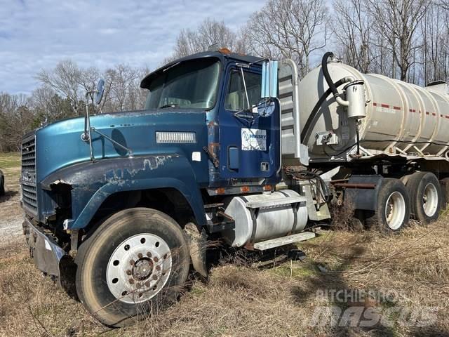 Mack CH613 Prime Movers