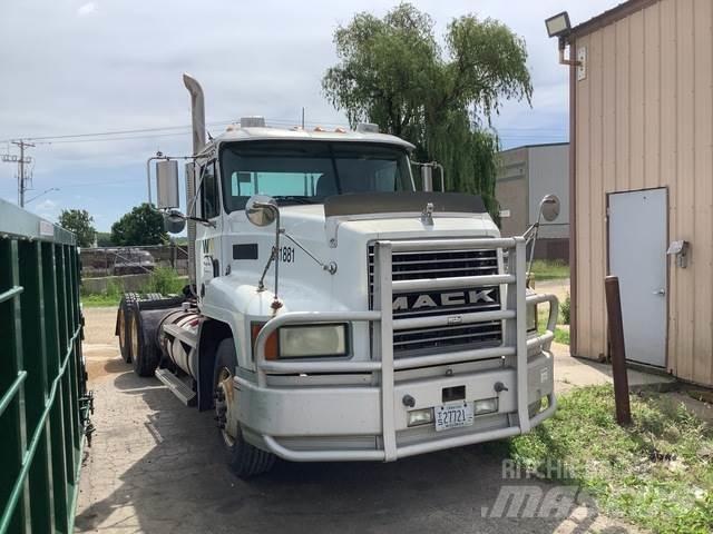 Mack CH613 Prime Movers