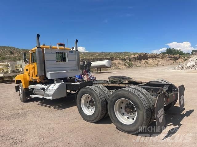 Mack CH613 Prime Movers