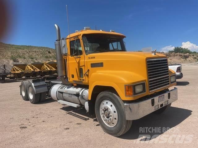 Mack CH613 Prime Movers