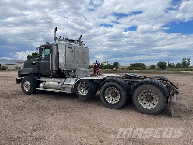 Mack CH613 Prime Movers
