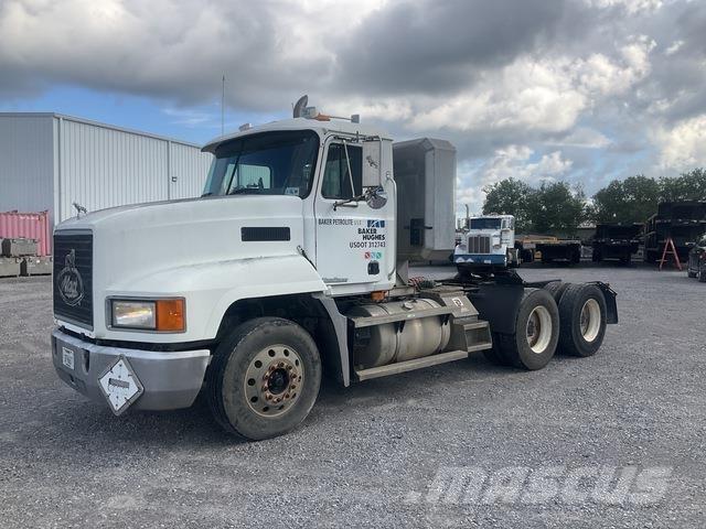 Mack CH613 Prime Movers