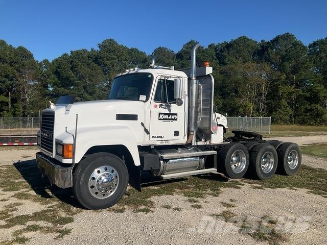 Mack CH613 Prime Movers