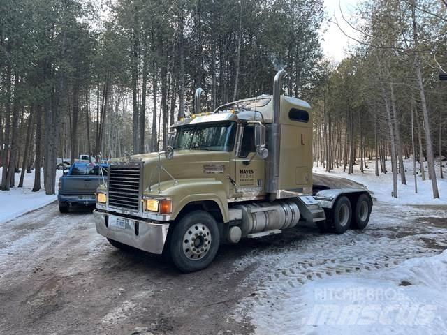 Mack CHN613 Prime Movers