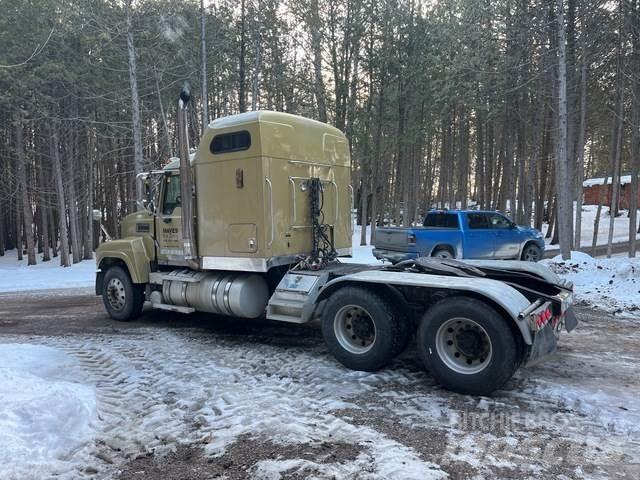 Mack CHN613 Prime Movers