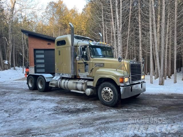 Mack CHN613 Prime Movers