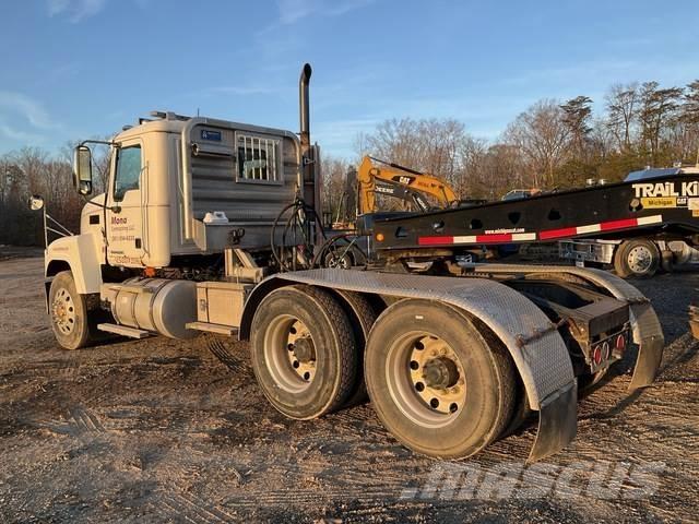 Mack CHU613 Prime Movers