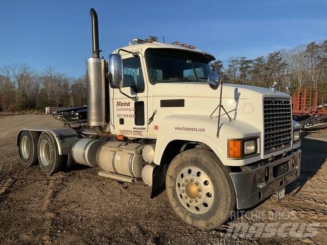 Mack CHU613 Prime Movers