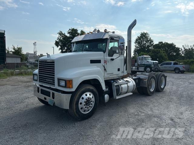 Mack CHU613 Prime Movers