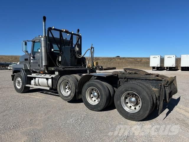 Mack CL713 Prime Movers