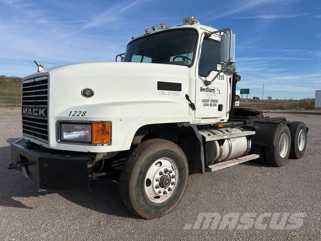 Mack CL733 Prime Movers
