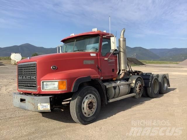 Mack CL733 Prime Movers
