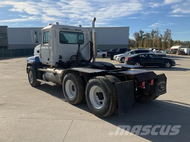 Mack CL753 Prime Movers