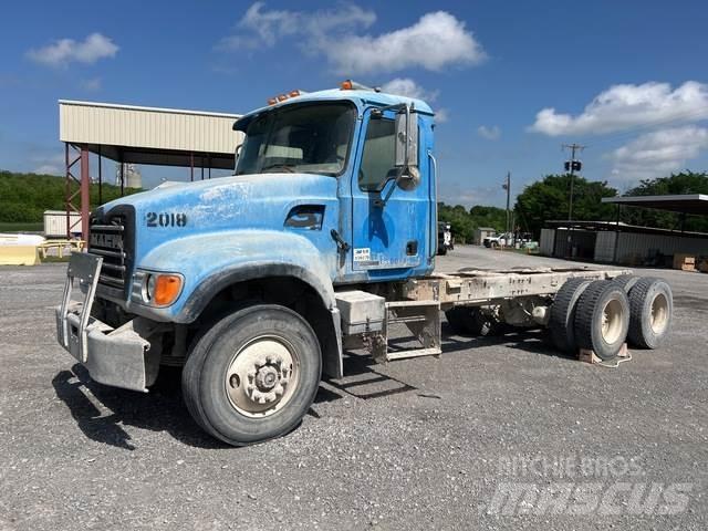 Mack CV713 Cabins and interior
