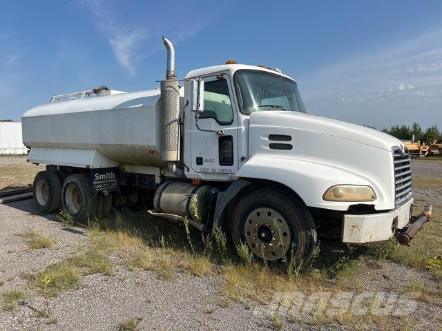 Mack CXN612 Water bowser